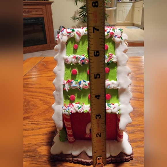 New in Box- Light Up-Led Tabletop Gingerbread Junction House by Kirk S. Alder - Picture 11 of 12